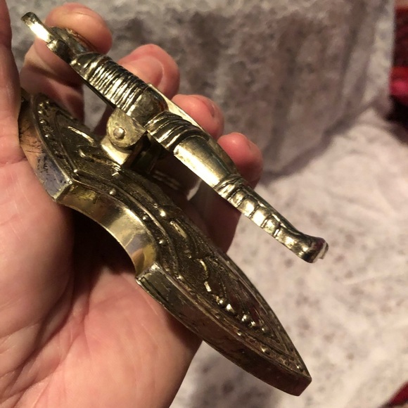 Vintage medieval knight in armour paper clip, 70s , heavy plastic- gently used - Picture 6 of 9